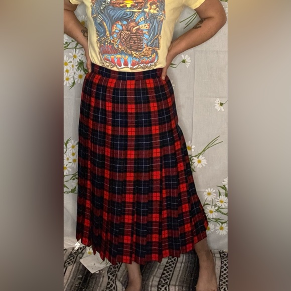 Vintage 1970s 70s Pendleton Mason Tartan navy red plaid wool midi pleated skirt - Picture 2 of 5